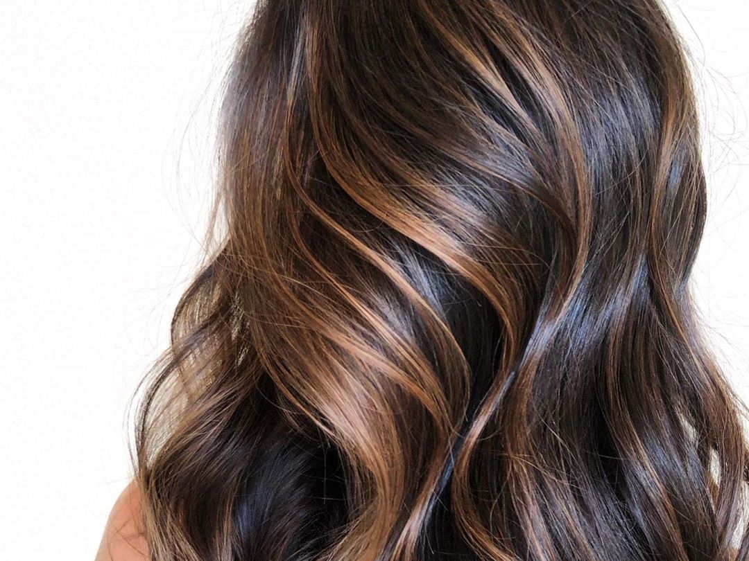 Caramel Mocha Balayage Is Fall s Prettiest Transitional Hair Color Trend Allure