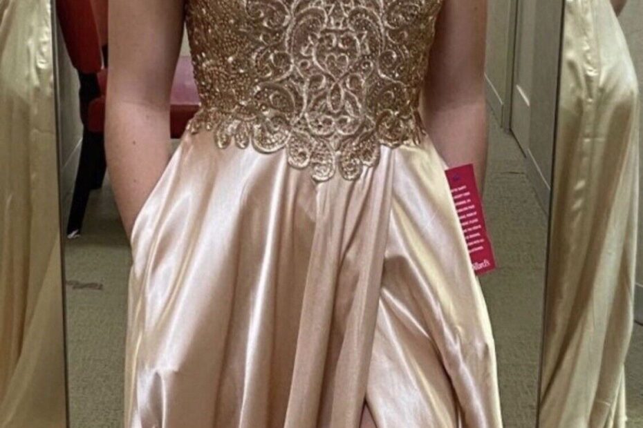 Champagne Rose Gold Colored Formal Dress With Beautiful Sequin Detail Size 3