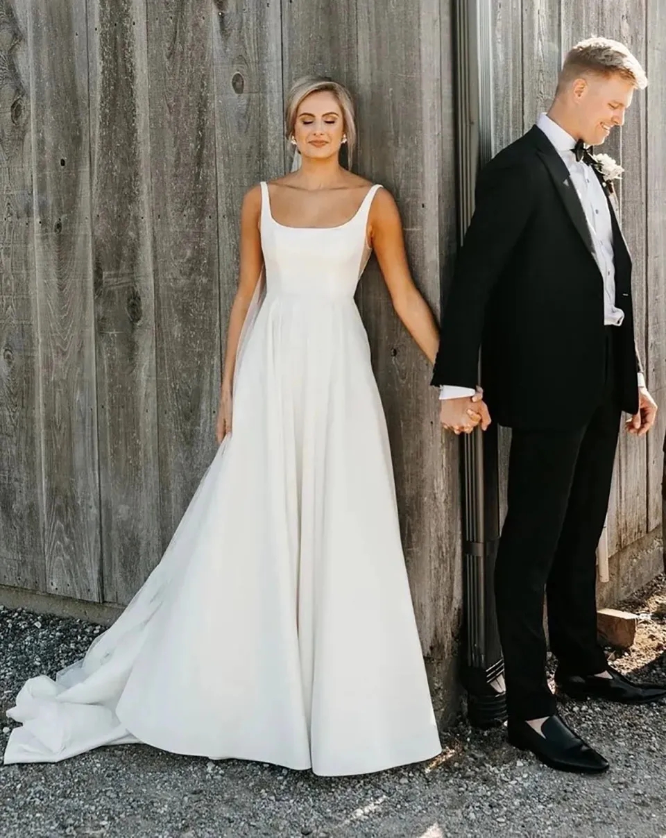 Elegant Ivory Colored Wedding Dresses Off White A Line Bridal Gowns With Scoop Neckline Sleeveless Design And Sweep Train