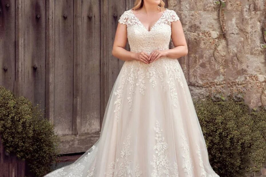 Plus Size Bridal Gowns With Sleeves V Neck Lace A Line Wedding Dress Short Sleeves Cream Bridal Gown Corset Elegant Dress With Sweep Train